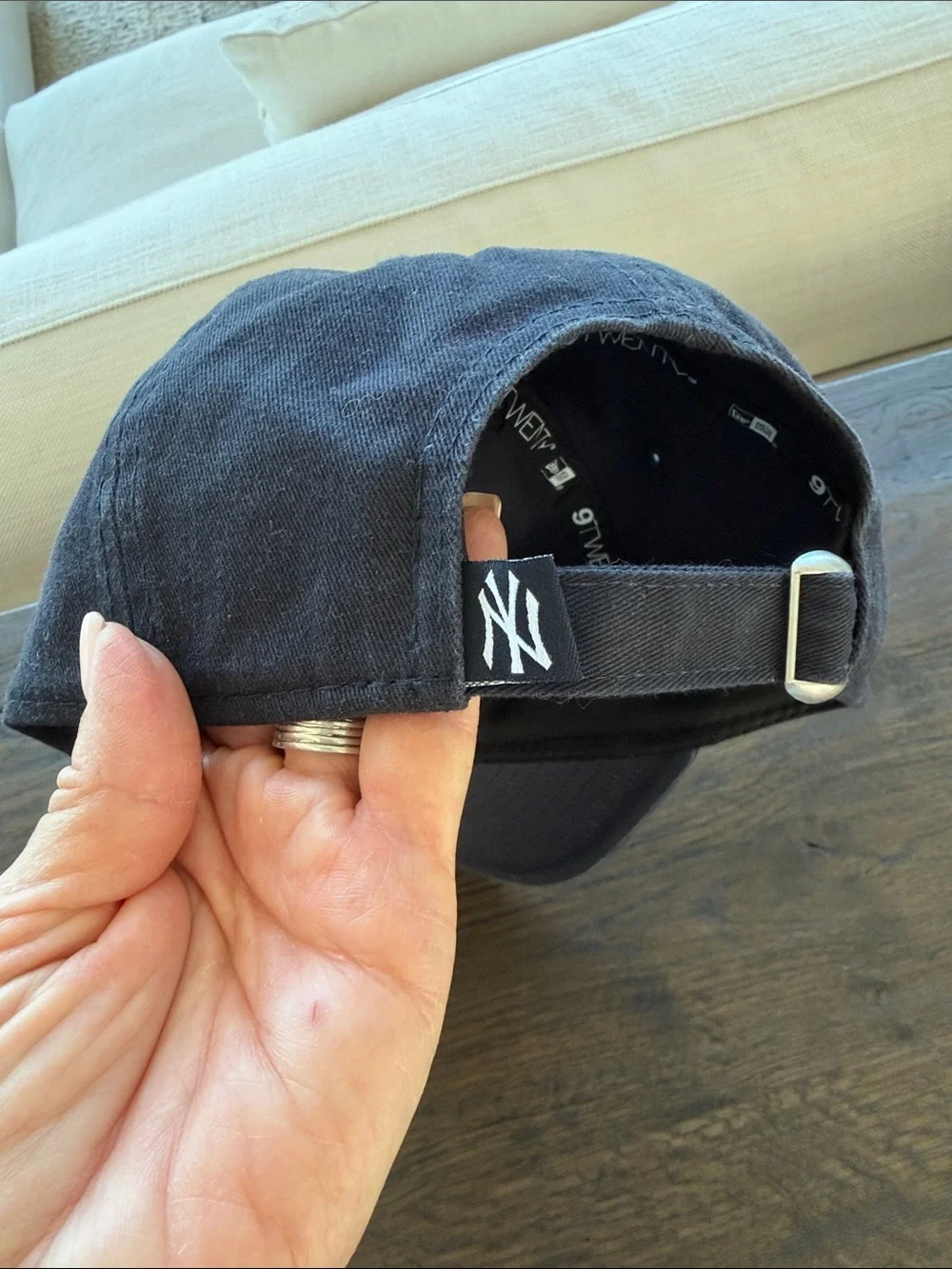 NWOT New Era Navy Blue 9TWENTY Women's Cap NY Yankees